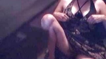 주부 Ryan Keely는 Big Willy를 찾습니다.
