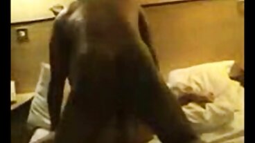 작은 젖꼭지 gf 스테이시 크루즈 cums 동안 점점 핥아