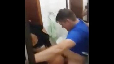 최고의 치어 리더 Gia Derza가 섹스 기술을 보여줍니다.