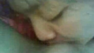 busty babe 레나 폴 갈구 배달 남 dick
