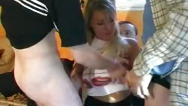 최고의 치어 리더 Gia Derza가 섹스 기술을 보여줍니다.