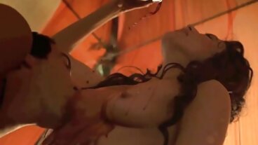 Reality Kings: PornHD의 장미 침대에서 Ginebra Bellucci 엉덩이 빌어 먹을