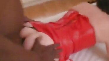 초콜릿 소년과 그의 거대한 가시를 맛보기