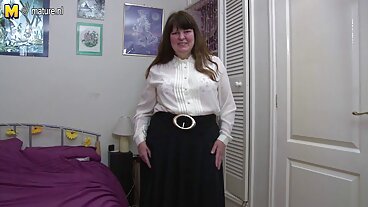 Breanna의 예쁜 얼굴은 큰 폭발 후 cummed